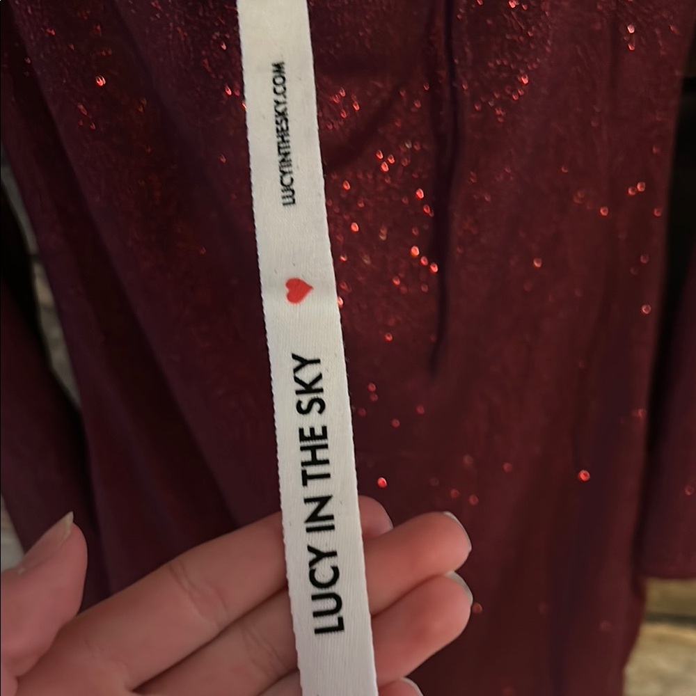 Elegant Red Glitter Dress - Picture 2 of 3